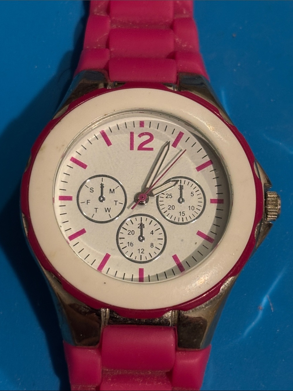 Pink Silicone Sport-Style Watch with White Dial